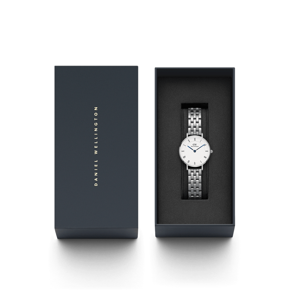 Petite Roman Numerals 5-Link Silver